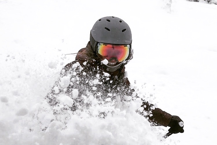 skiing in powder