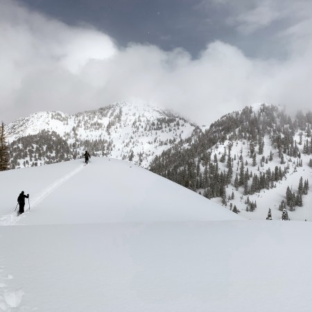 Backcountry skiing in between Big Cottonwood Canyon and Little Cottonwood Canyon, Utah