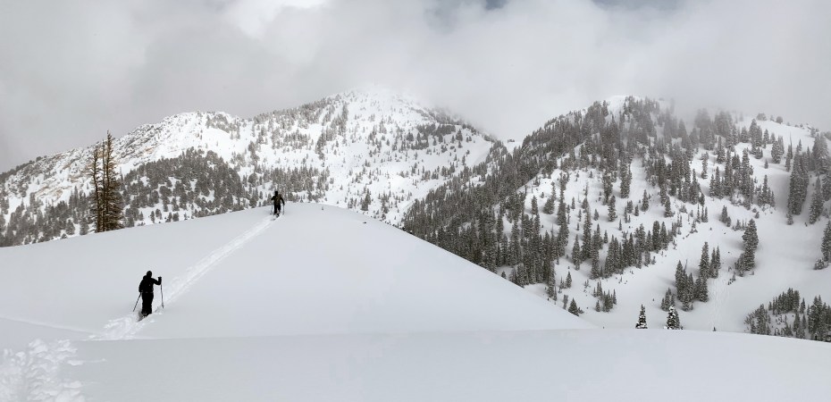 Backcountry skiing in between Big Cottonwood Canyon and Little Cottonwood Canyon, Utah